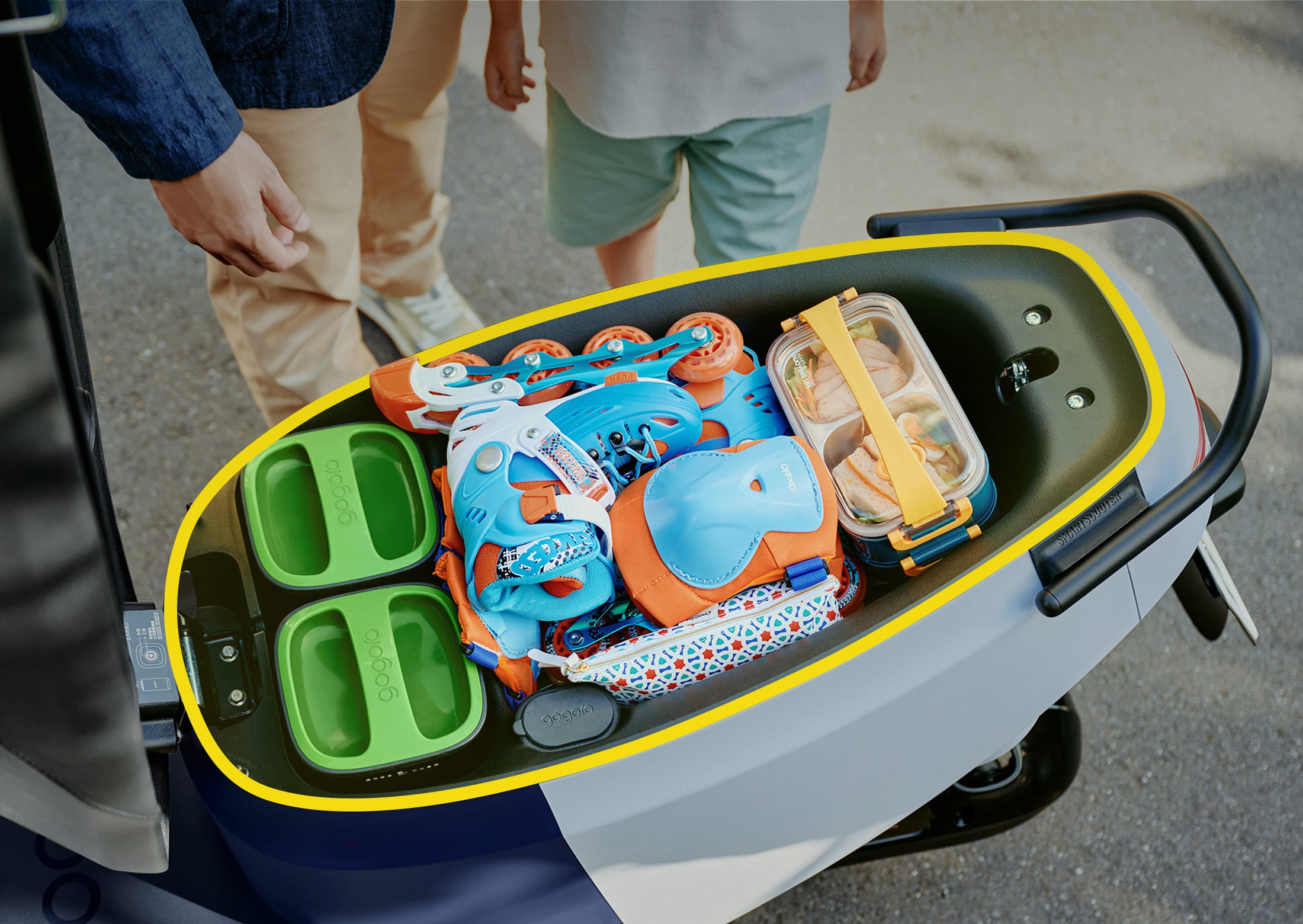 Espacioso compartimiento de almacenamiento de la moto eléctrica Viva XL de Gogoro