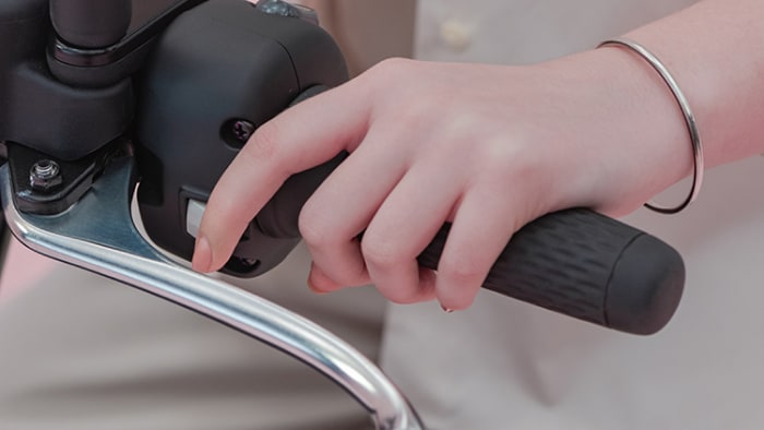 Comandos de una de las Motos Eléctricas de Gogoro